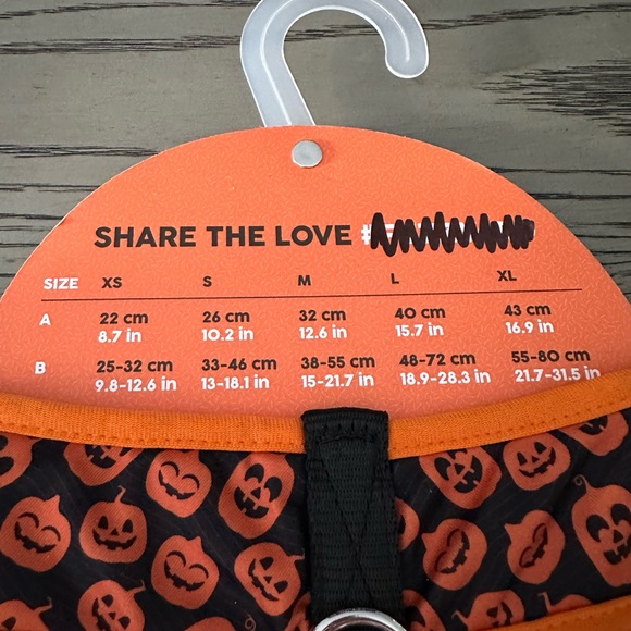 NWT Halloween dog harness - Picture 4 of 4